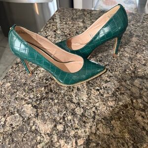 BGBG Dark Green Pumps